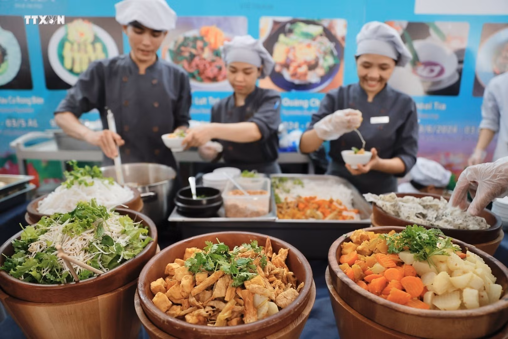 vna_potal_festival_hue_2024_le_hoi_am_thuc_chay_7421835.jpeg