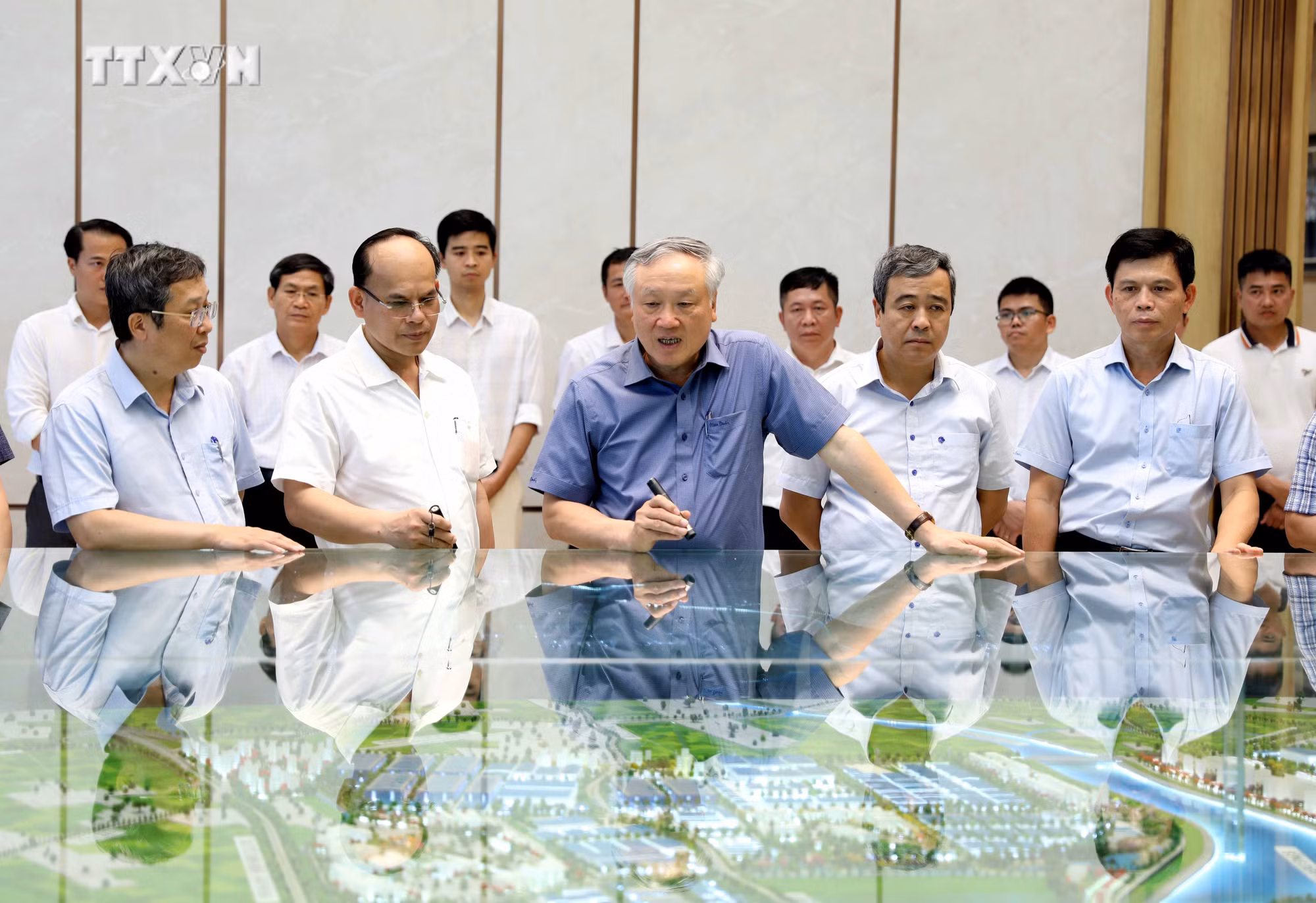 vna_potal_pho_thu_tuong_thuong_truc_kiem_tra_cong_tac_khac_phuc_hau_qua_bao_cua_so_3_tai_thai_binh__7581187.jpg