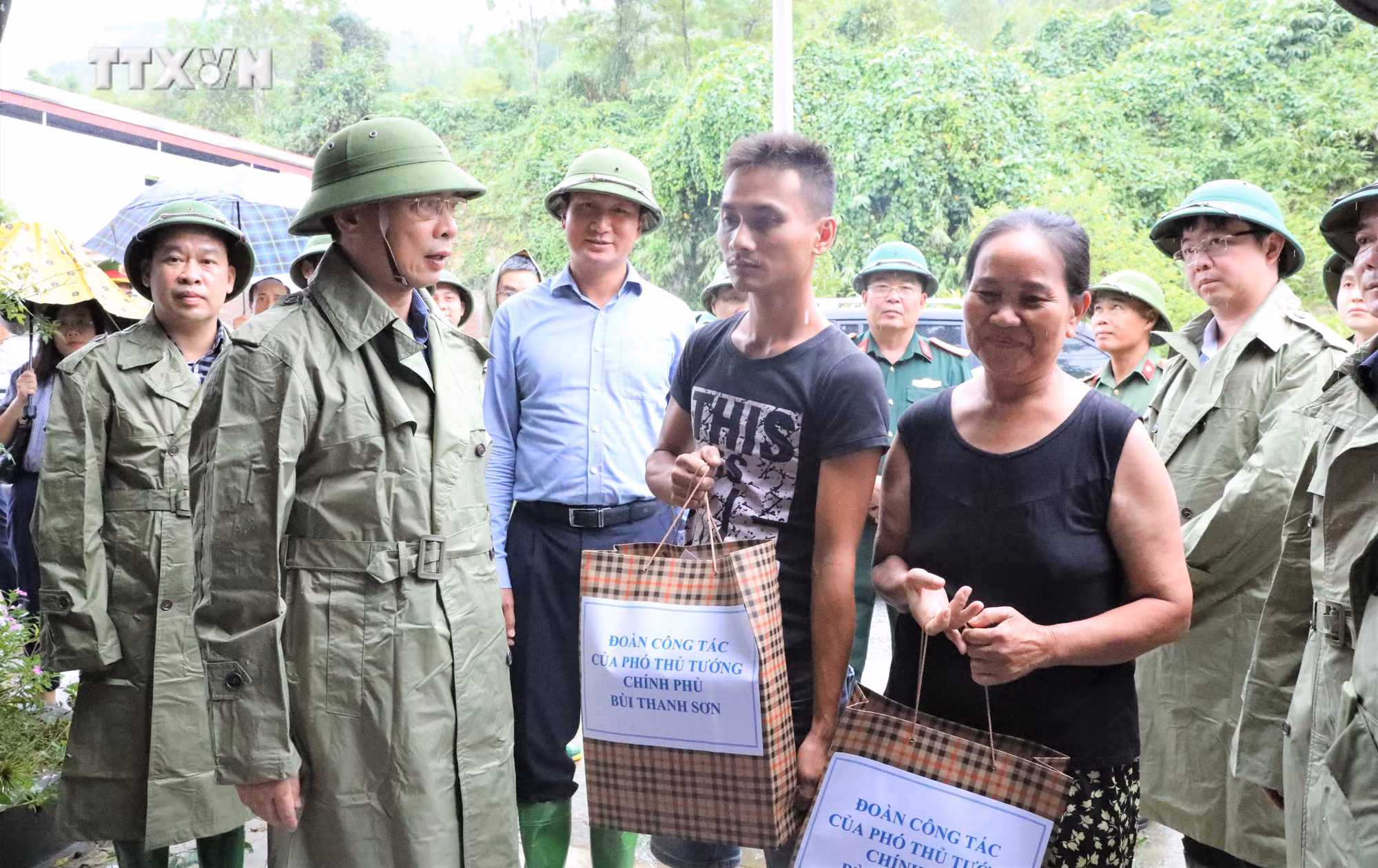 vna_potal_pho_thu_tuong_bui_thanh_son_kiem_tra_cong_tac_ung_pho_thien_tai_tai_yen_bai_7581008.jpg