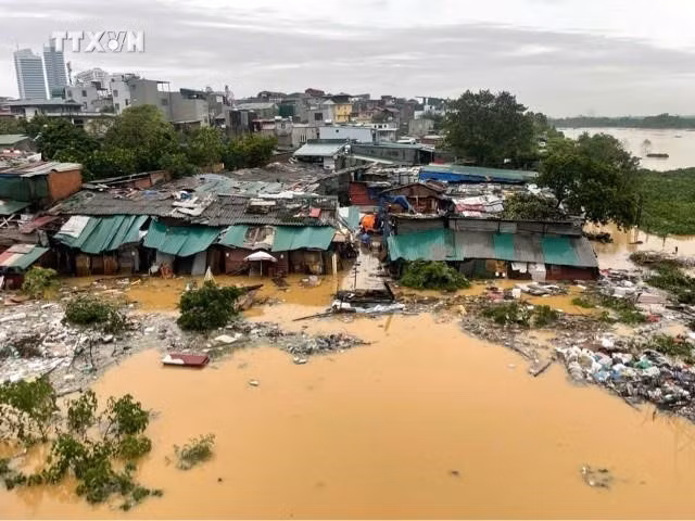 vna_potal_ha_noi_nguy_co_ngap_do_nuoc_song_hong_gan_sat_muc_bao_dong_1_7584182.jpg
