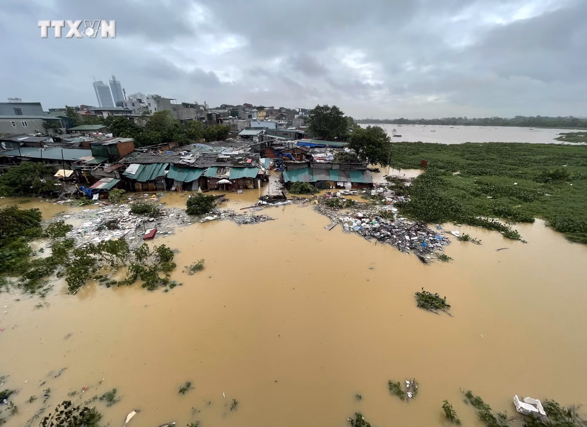 vna_potal_muc_nuoc_song_hong_tai_ha_noi_o_muc_bao_dong_1__7584422.jpeg