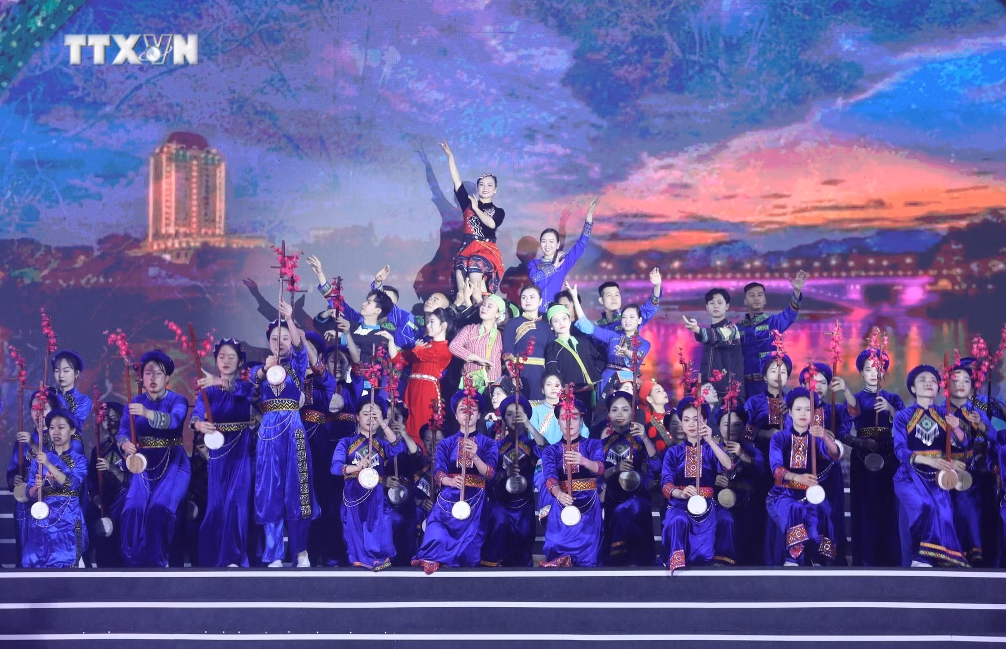 vna_potal_khai_mac_le_hoi_hoa_dao_xu_lang_2024_7209220.jpg