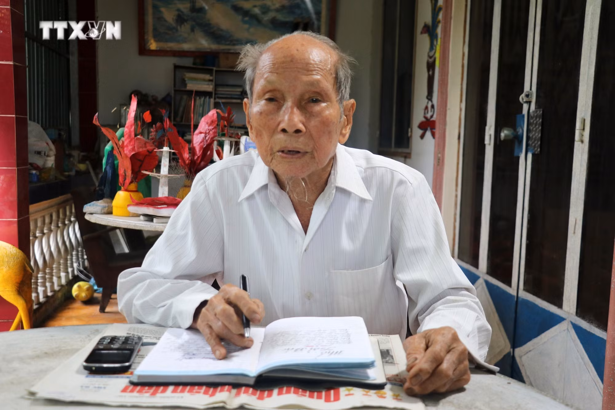 vna_potal_hai_cha_con_tam_huyet_voi_viec_truy_tim_than_nhan_liet_si__7496312.jpg