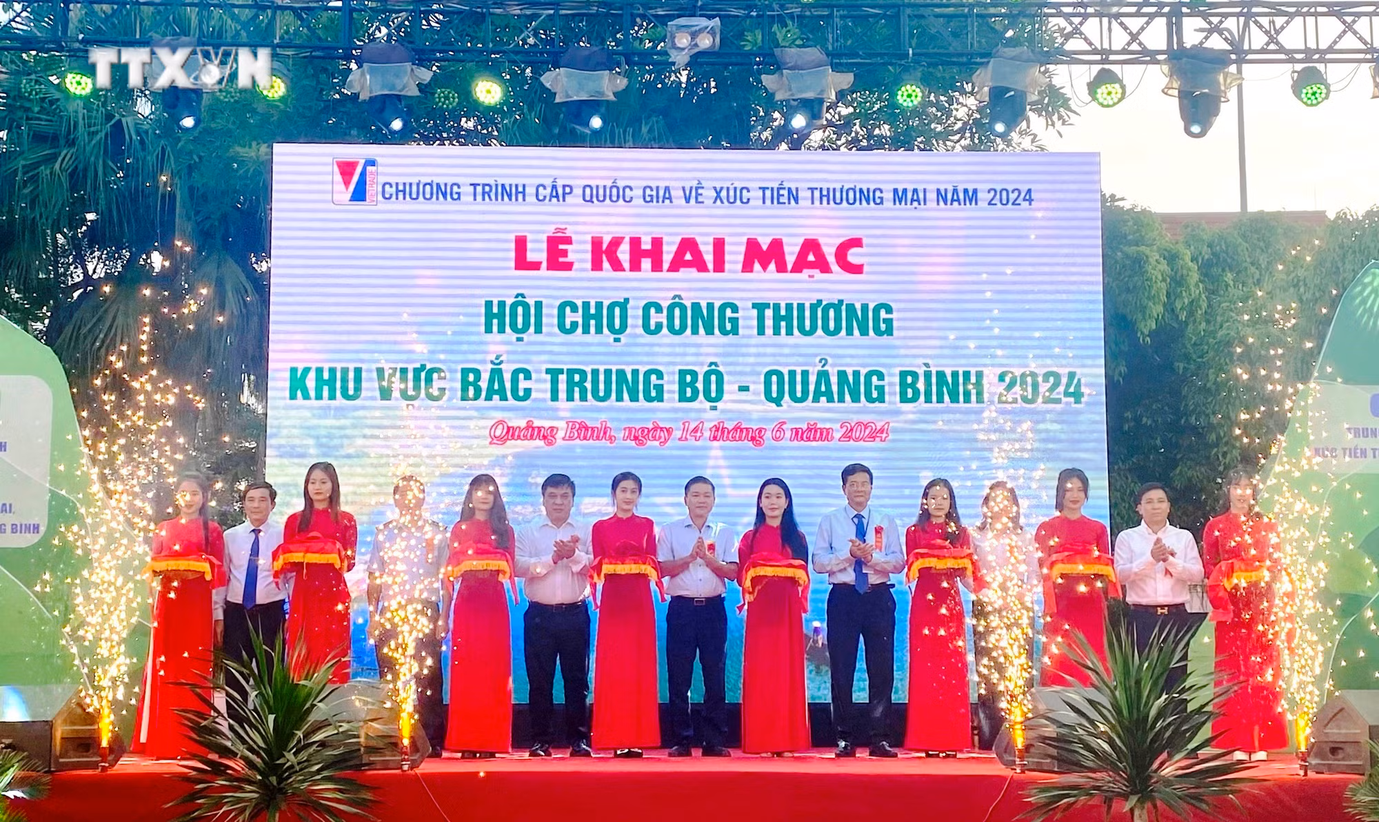 vna_potal_khai_mac_hoi_cho_cong_thuong_khu_vuc_bac_trung_bo_-_quang_binh_2024_7431449.jpg