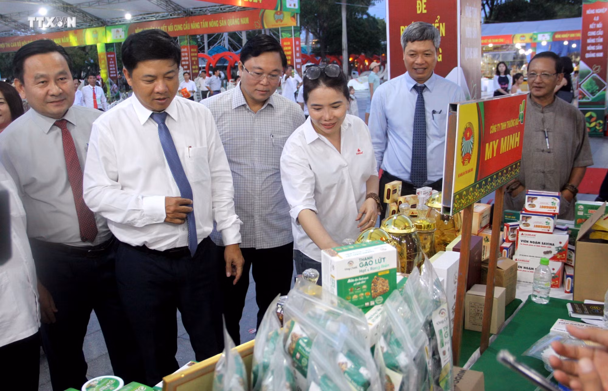 vna_potal_quang_nam_khai_mac_hoi_cho_gioi_thieu_quang_ba_san_pham_nong_nghiep_lan_thu_5_7528780.jpg