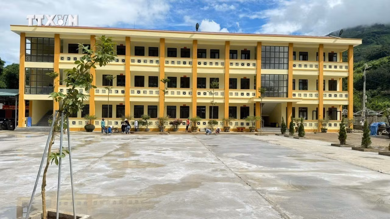 vna_potal_cac_truong_hoc_lai_chau_khoac_ao_moi_don_khai_giang_7558836.jpg