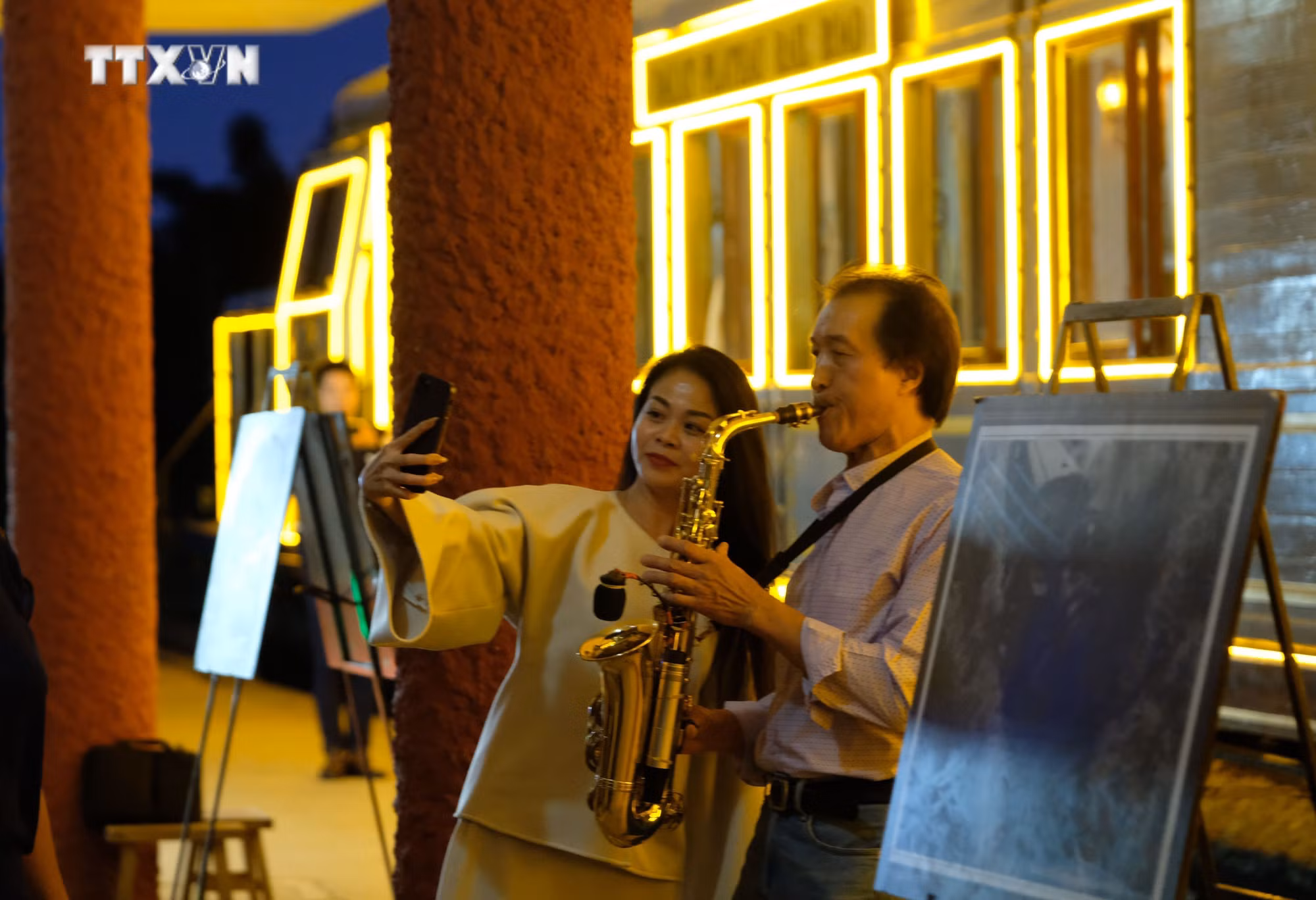 vna_potal_ra_mat_san_pham_du_lich_da_lat_dem_say_tren_tuyen_duong_sat_co_7412909.jpg