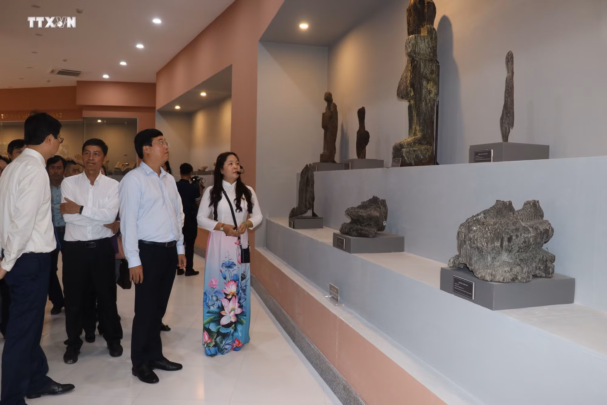 vna_potal_dong_thap_khanh_thanh_nha_trung_bay_xu_uyy_nam_bo_va_van_hoa_oc_eo_tai_khu_di_tich_go_thap_10-10-2024_1146_7643845.jpg