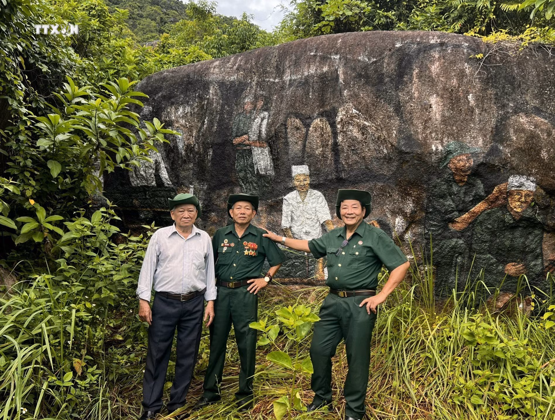 vna_potal_khanh_hoa_to_chuc_nhieu_hoat_dong_ve_dia_chi_do_chien_khu_dong_bo_7525040.jpg