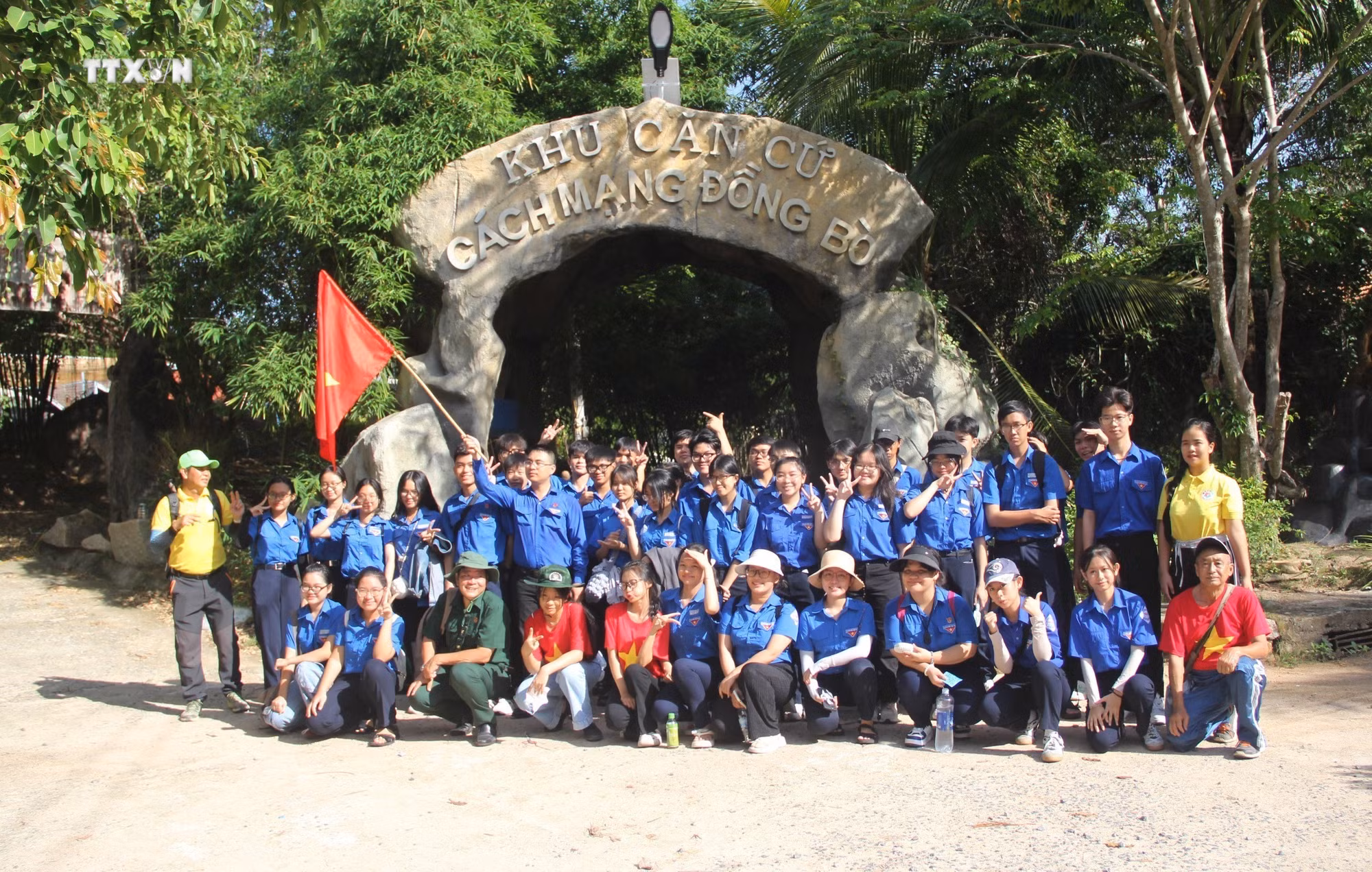 vna_potal_khanh_hoa_to_chuc_nhieu_hoat_dong_ve_dia_chi_do_chien_khu_dong_bo_7525035.jpg