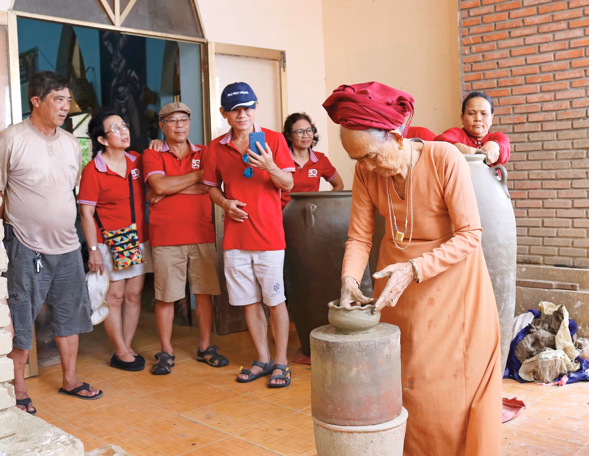 9-phụ nữ Chăm-Nguyễn Thành.jpg