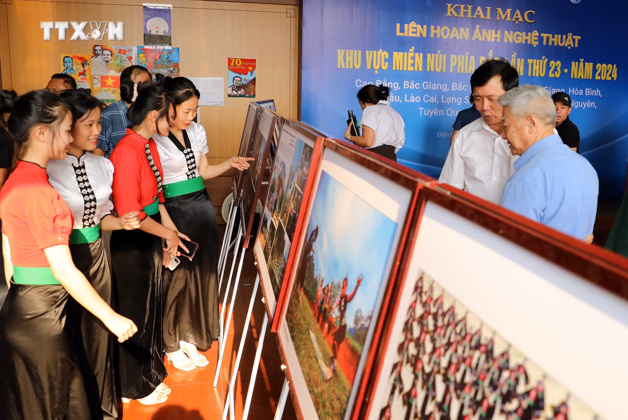 vna_potal_70_nam_chien_thang_dien_bien_phu_khai_mac_lien_hoan_anh_nghe_thuat_khu_vuc_mien_nui_phia_bac_lan_thu_23_7347532.jpg