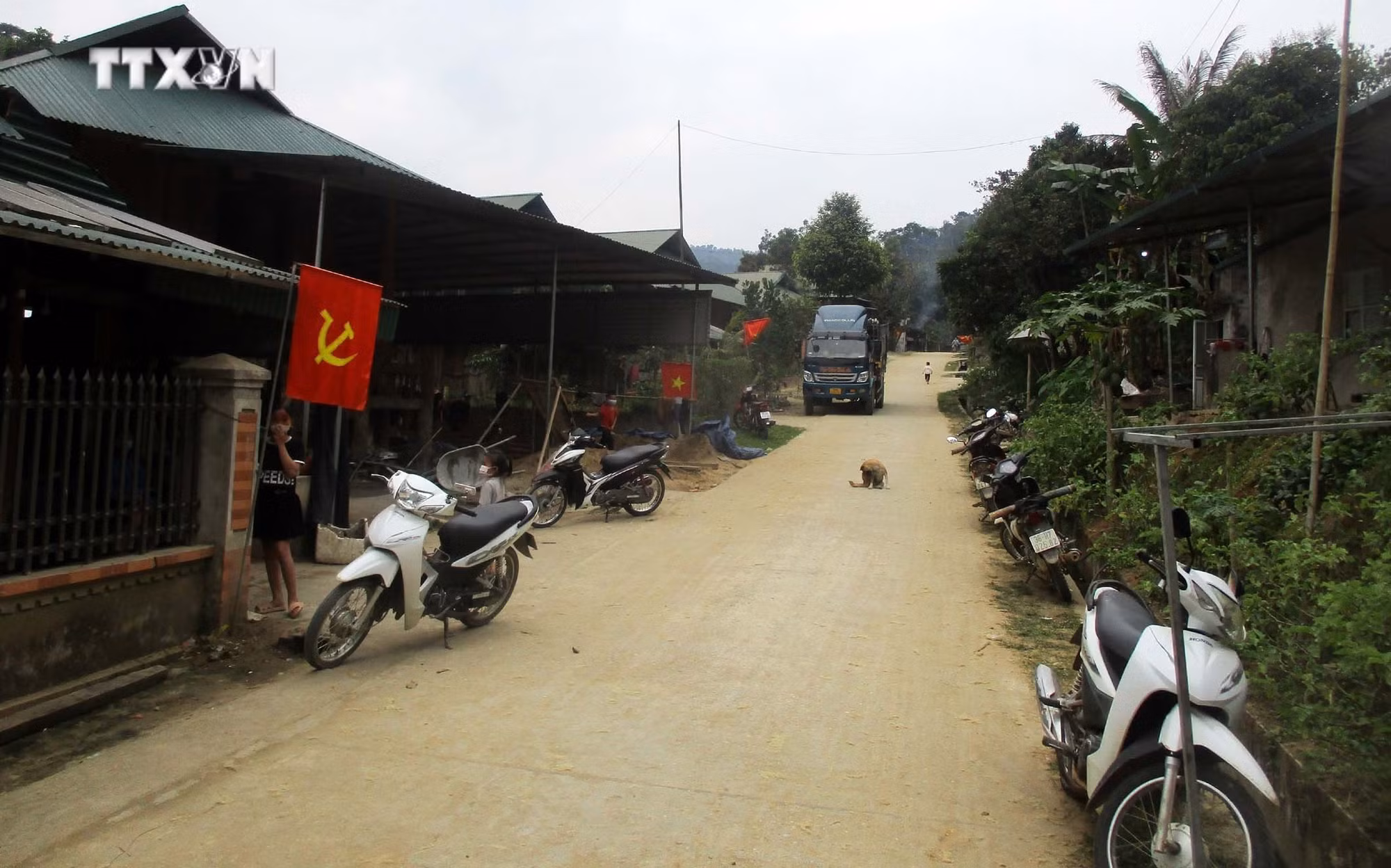 vna_potal_thanh_hoa_ban_ngheo_bien_gioi_rat_can_dien_luoi_quoc_gia_5988195.jpg