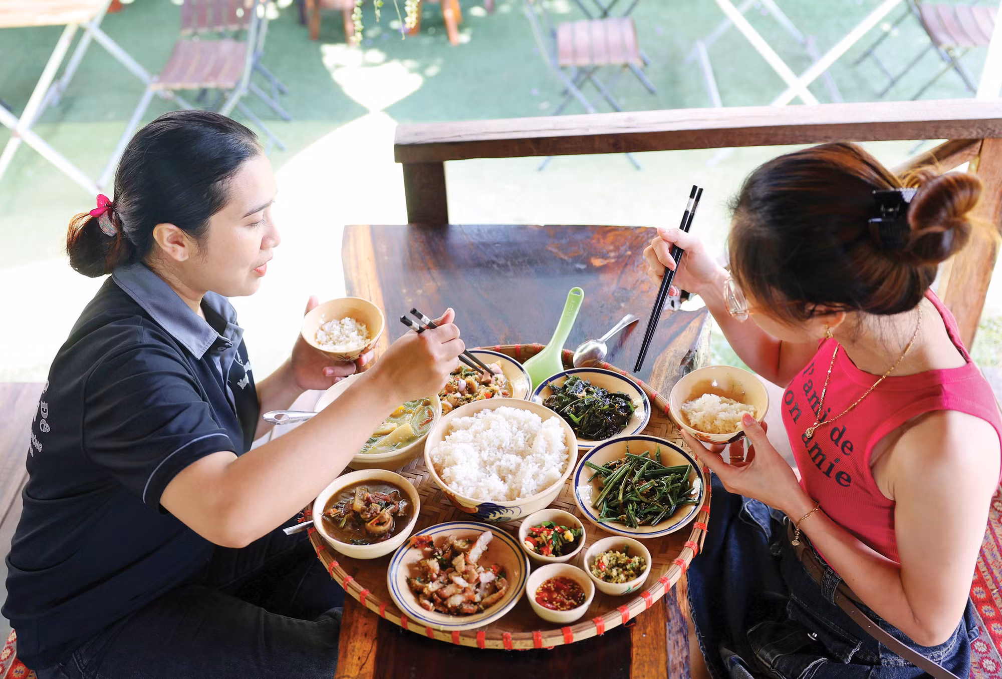 05-am thuc nguoi e de-tuan anh.jpg