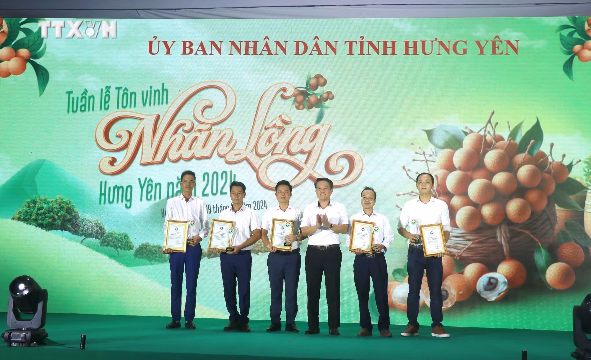 vna_potal_khai_mac_tuan_le_ton_vinh_nhan_long_hung_yen_nam_2024_7530770.jpg
