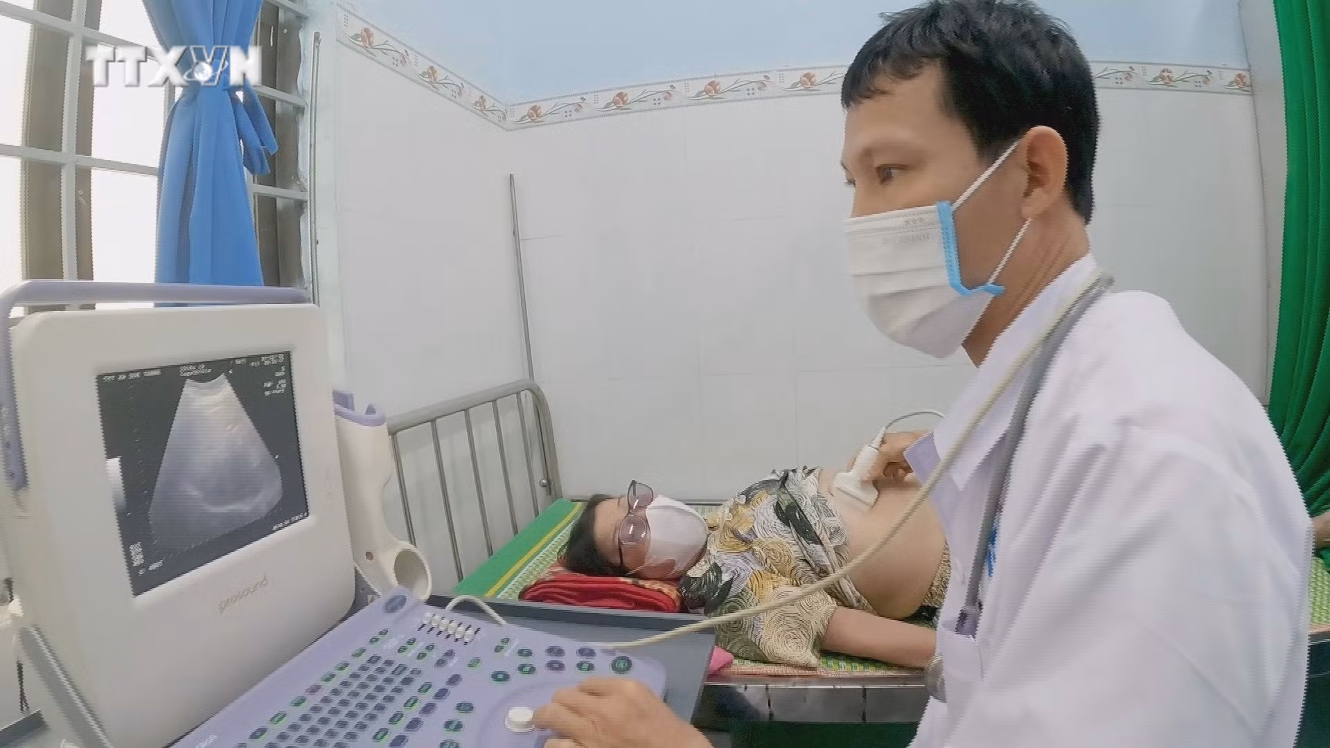 vna_potal_quang_nga_nang_cao_chat_luong_thai_do_phuc_vu_benh_nhan_7241710.jpg