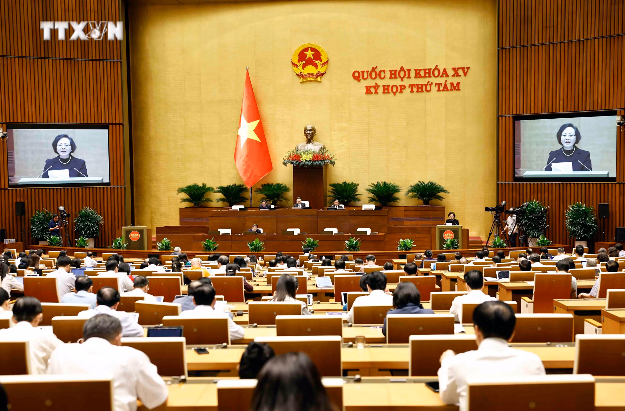 vna_potal_quoc_hoi_xem_xet_du_thao_nghi_quyet_ve_to_chuc_chinh_quyen_do_thi_tai_hai_phong_va_tp_hue_truc_thuoc_trung_uong_7679165.jpg