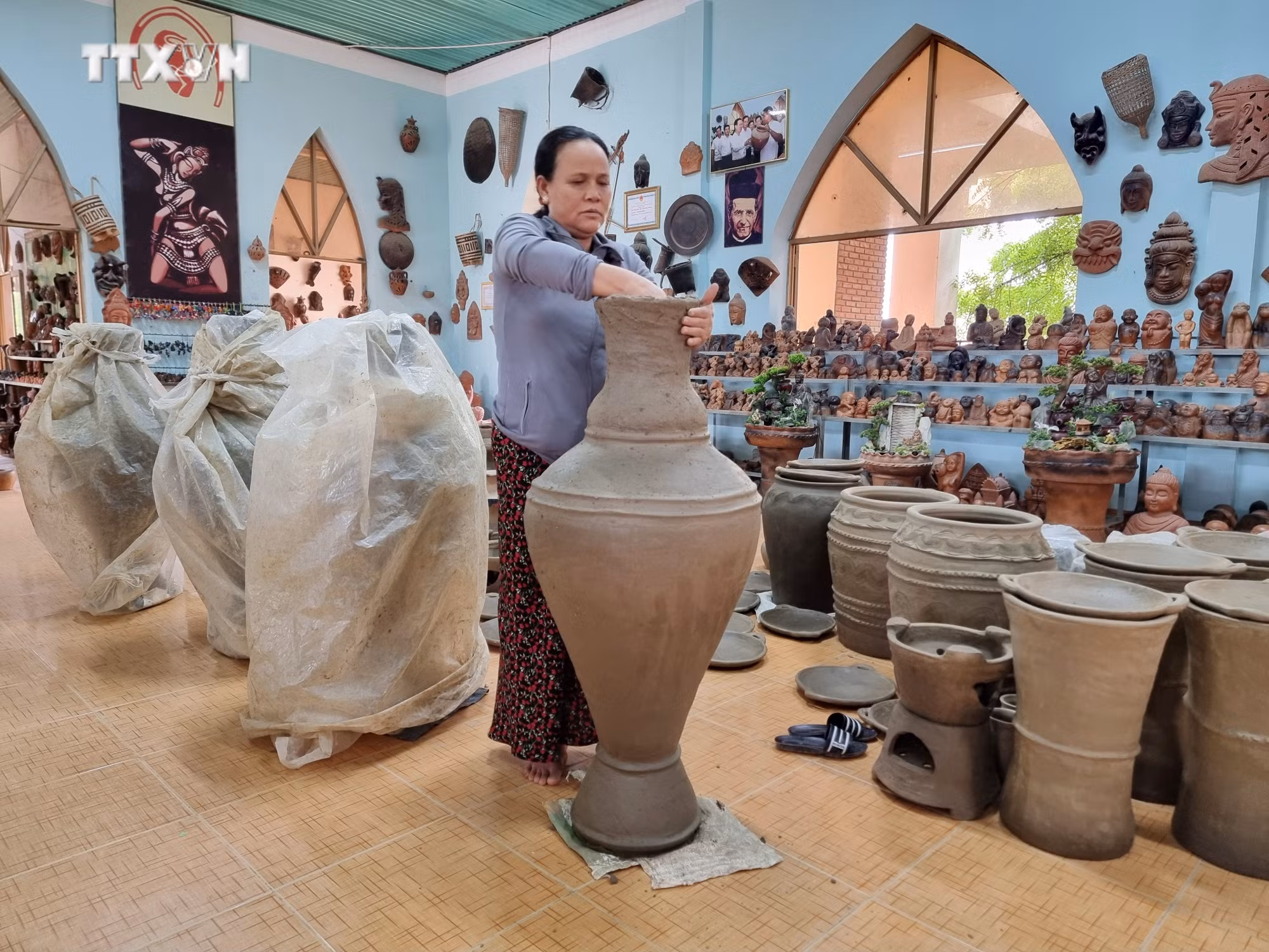 vna_potal_ninh_thuan_khai_thac_gia_tri_van_hoa_de_thuc_day_phat_trien_du_lich__7548386.jpg