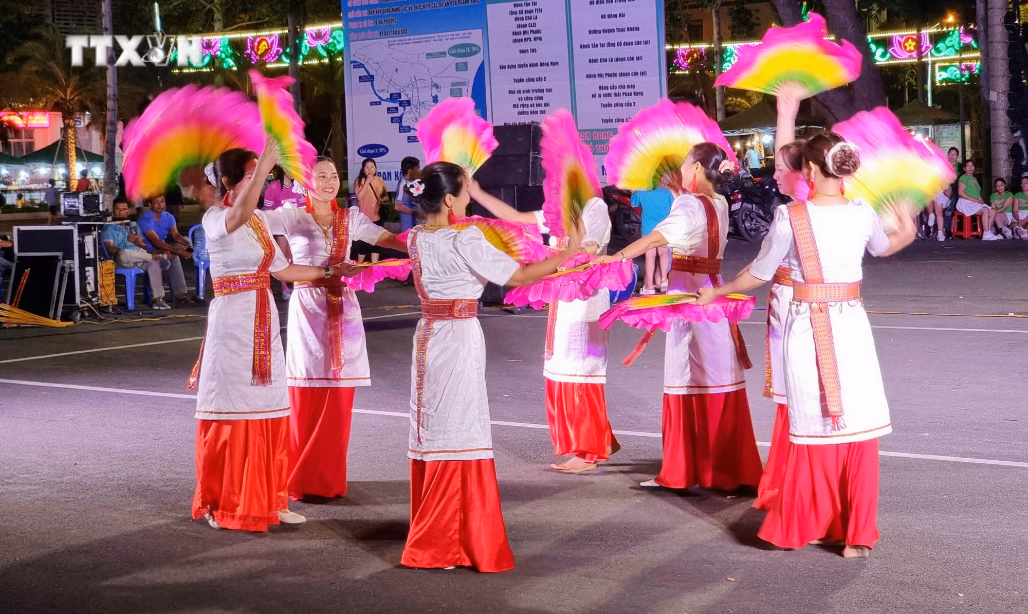 vna_potal_ninh_thuan_khai_thac_gia_tri_van_hoa_de_thuc_day_phat_trien_du_lich__7548388.jpg