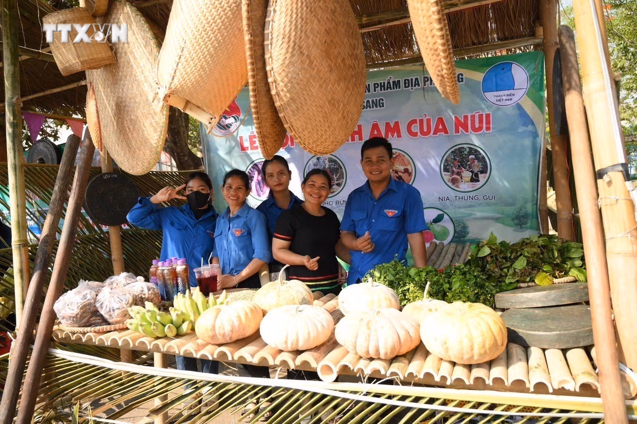 vna_potal_thanh_nien_mien_nui_khanh_hoa_ton_vinh_quang_ba_dac_san_van_hoa_truyen_thong_dia_phuong_7366287.jpg