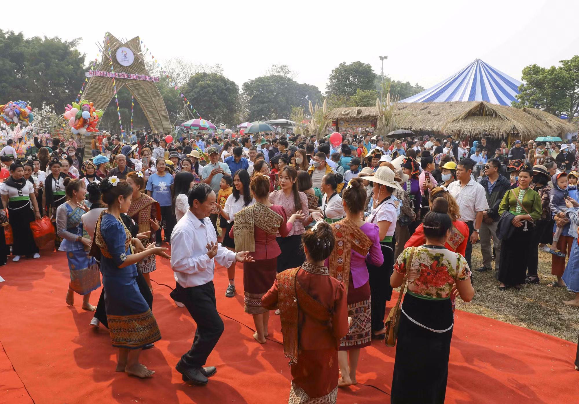 1-dac sac khong gian van hoa vung cao Dien Bien-trung kien.jpg