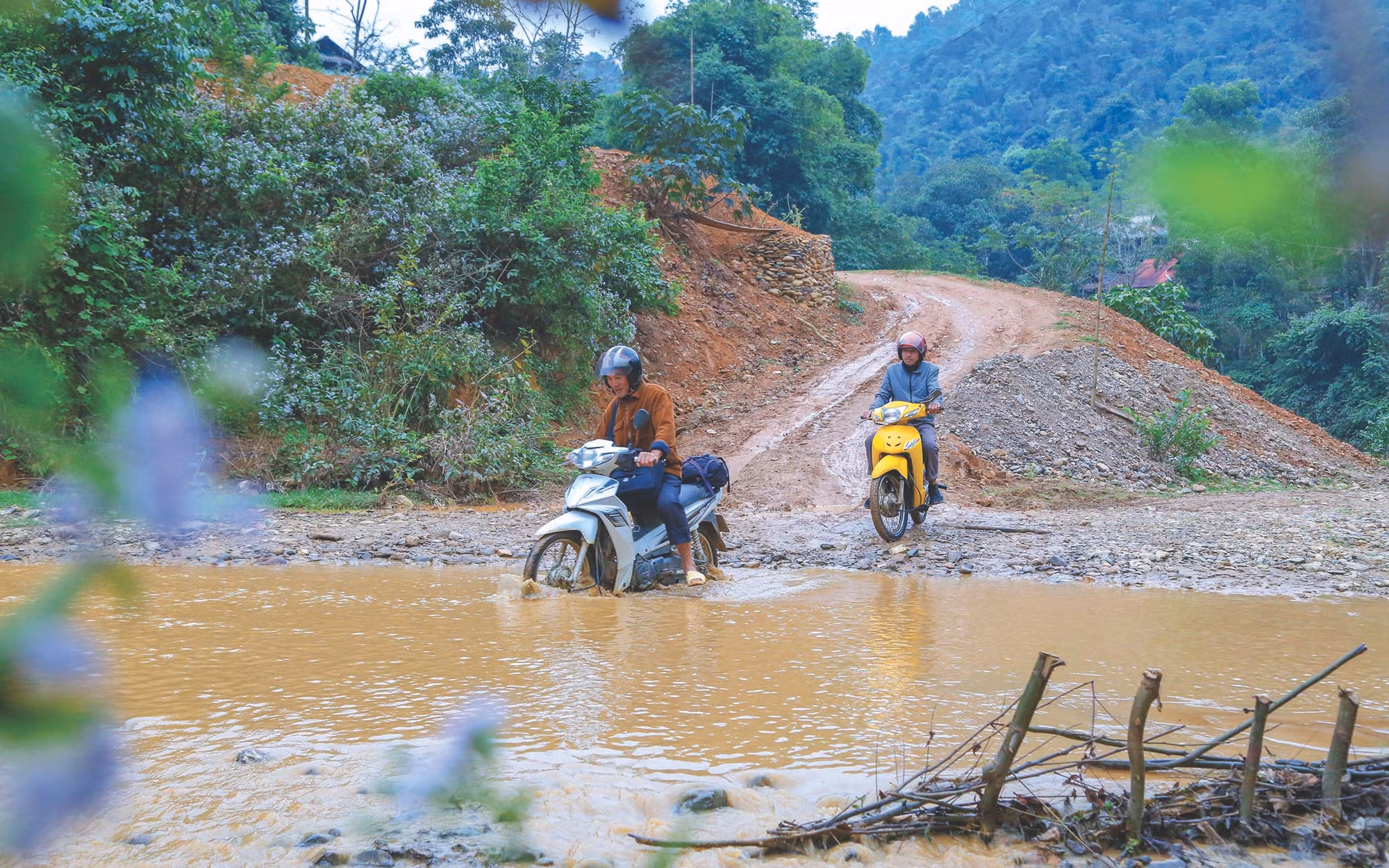 7. cuối tuần là thời gian các thầy được về với gia đình.JPG