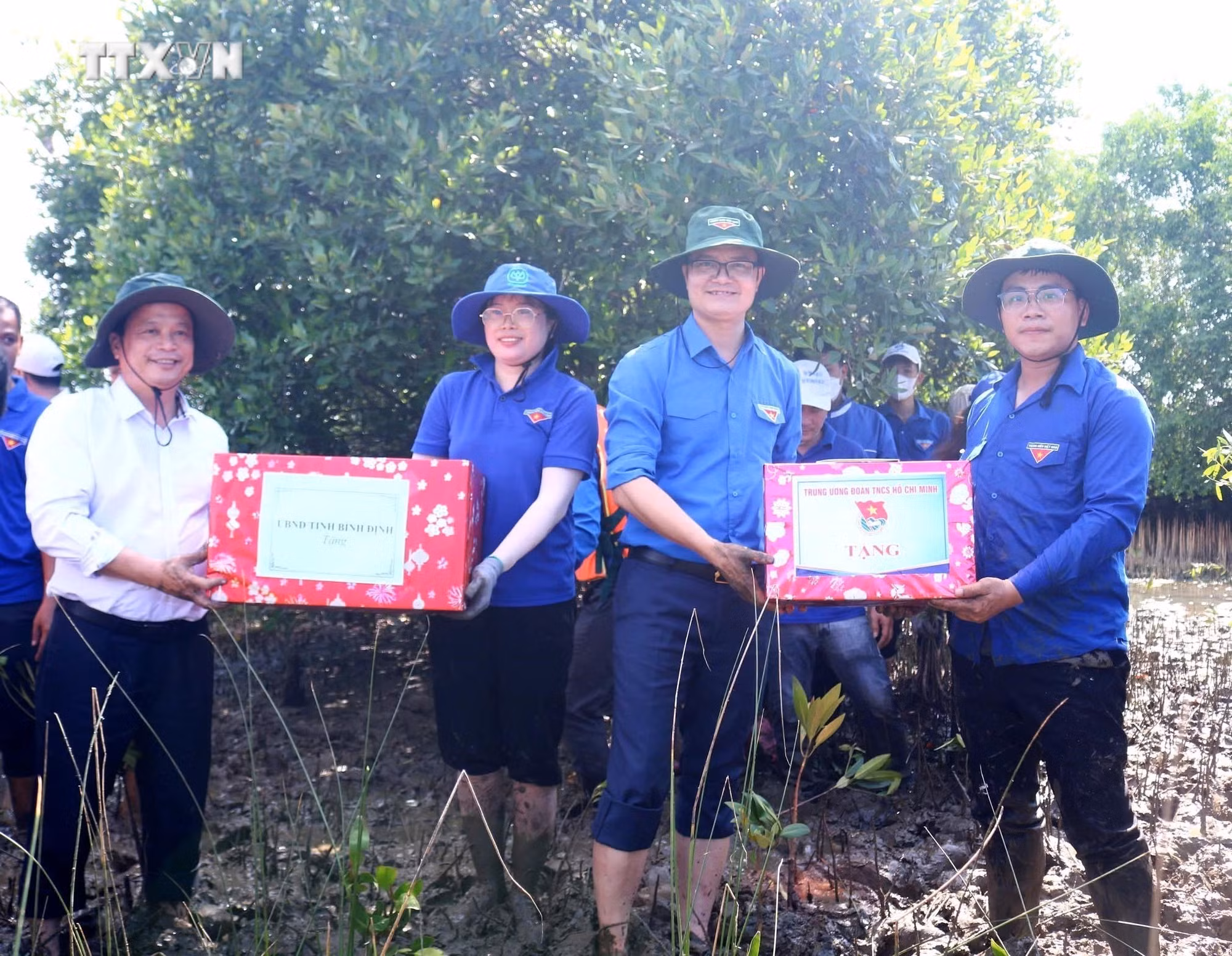 vna_potal_bi_thu_thu_nhat_trung_uong_doan_bui_quang_huy_lam_viec_tai_binh_dinh_7520692.jpg