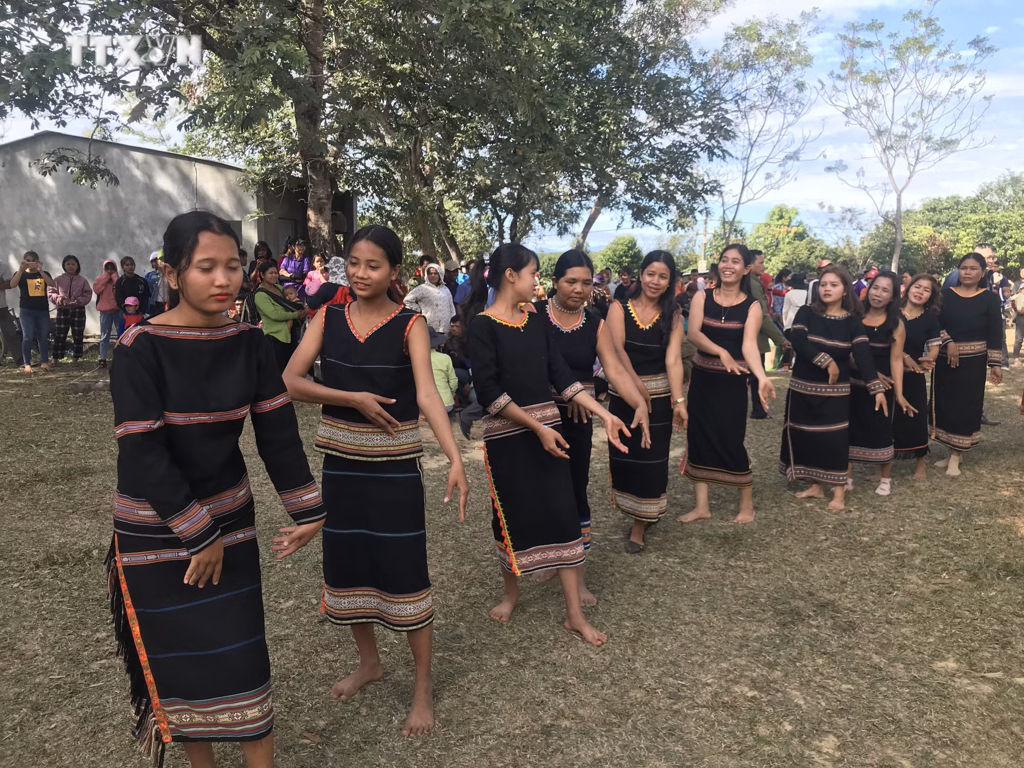 vna_potal_kon_tum_le_nuoc_giot_cua_nguoi_ro_ngao_082954332_5214830.jpg
