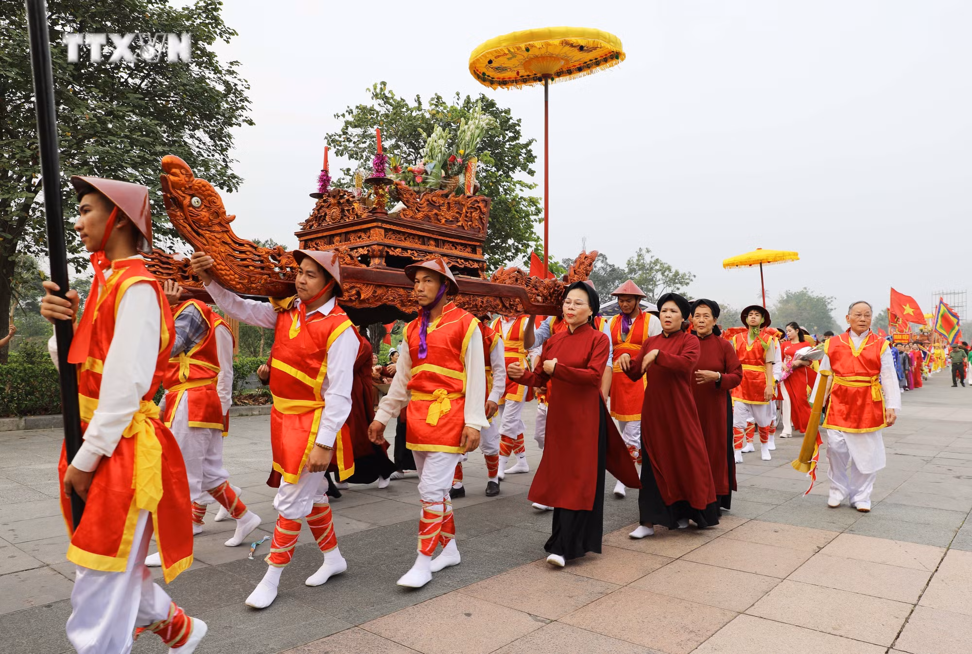 vna_potal_ron_dang_le_ruoc_kieu_ve_den_hung_7322741.jpg