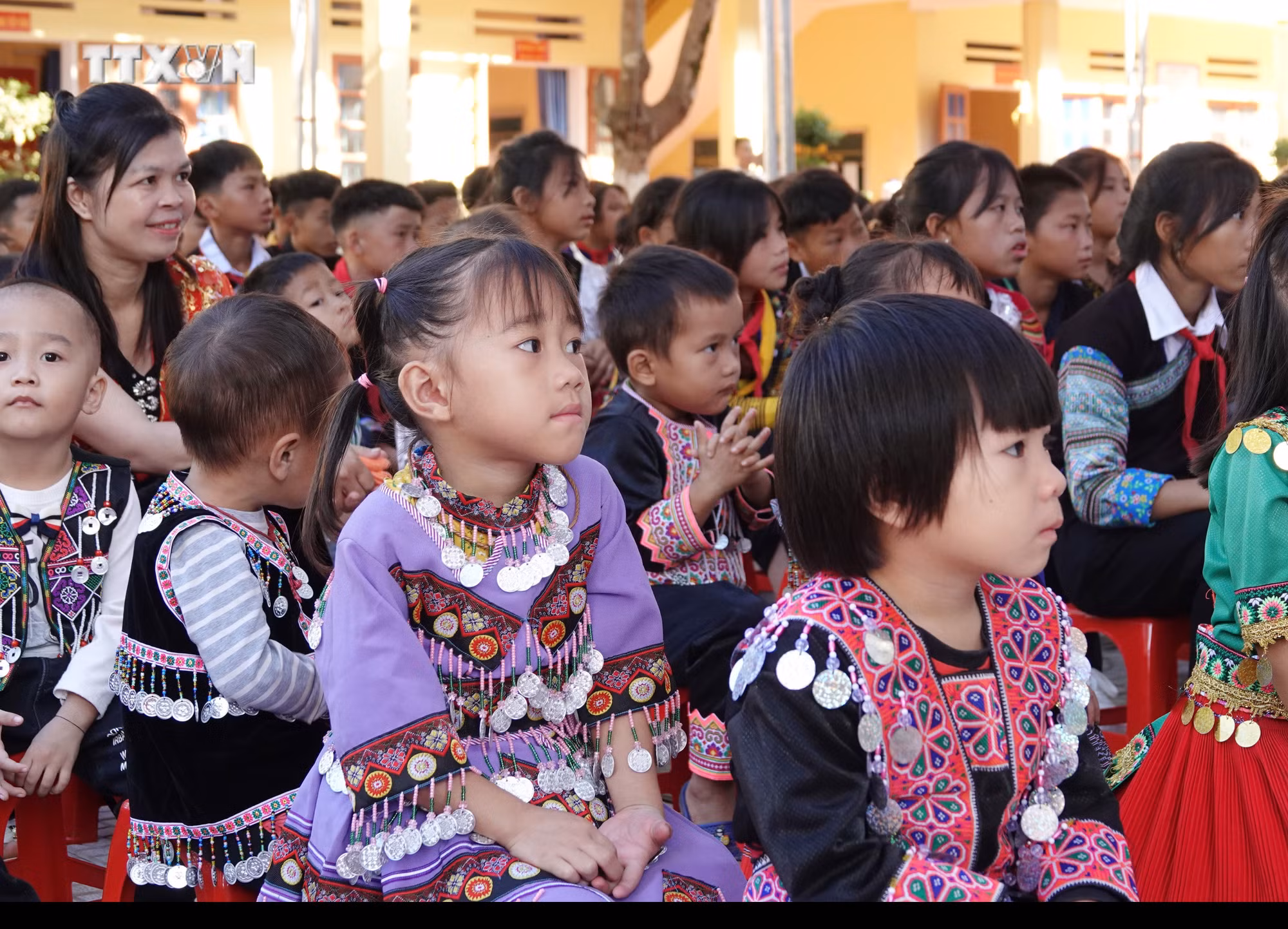 vna_potal_khac_phuc_kho_khan_sau_lu_du_thay_tro_truong_vung_cao_ho_bon_han_hoan_ngay_khai_giang_6967082.jpg