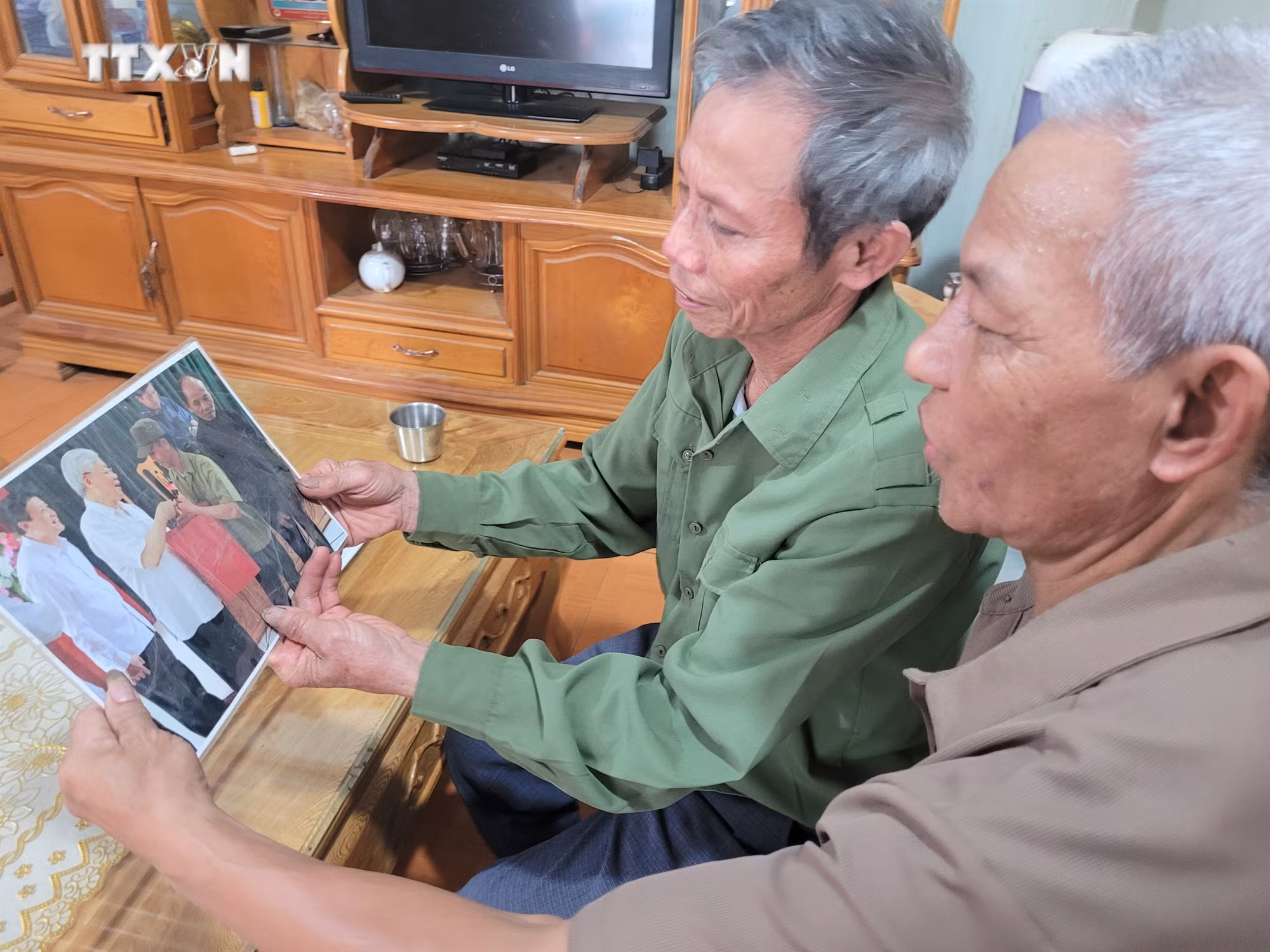 vna_potal_loi_can_dan_cua_tong_bi_thu_nguyen_phu_trong_giup_nguoi_dan_ban_bo_vuon_len_7493704.jpg