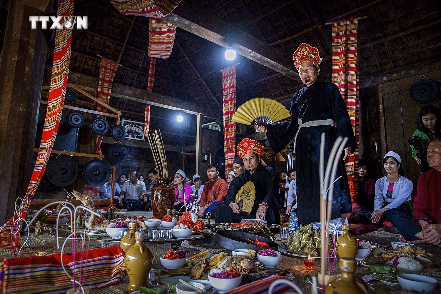 vna_potal_hoa_binh_mo_muong_huong_den_tro_thanh_di_san_van_hoa_the_gioi_5862556.jpg