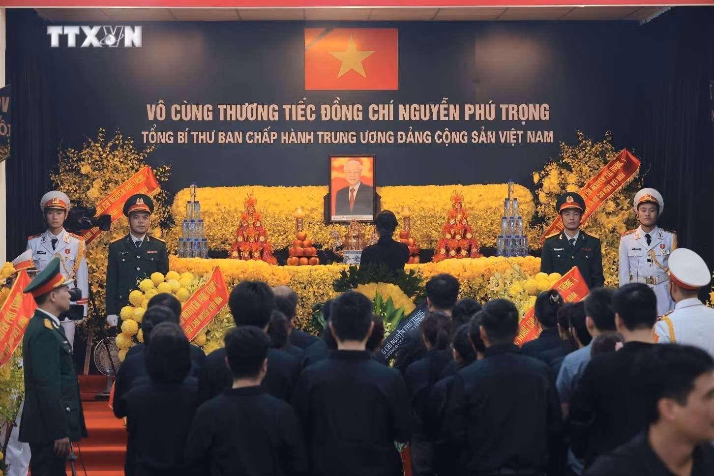 vna_potal_quoc_tang_tong_bi_thu_nguyen_phu_trong_le_vieng_tai_xa_dong_hoi_huyen_dong_anh_toi_257__7503108.jpg