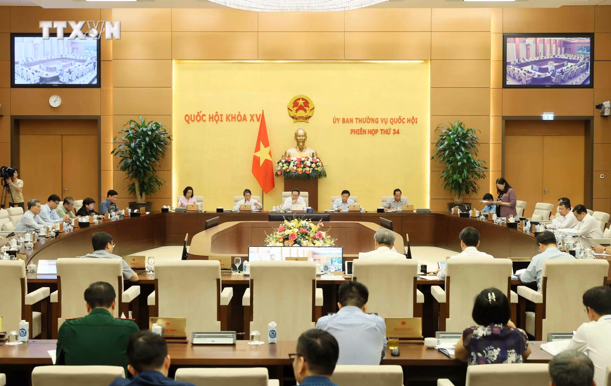 vna_potal_uy_ban_thuong_vu_quoc_hoi_khoa_xv_cho_y_kien_ve_du_thao_luat_to_chuc_toa_an_nhan_dan_sua_doi_7428713.jpeg