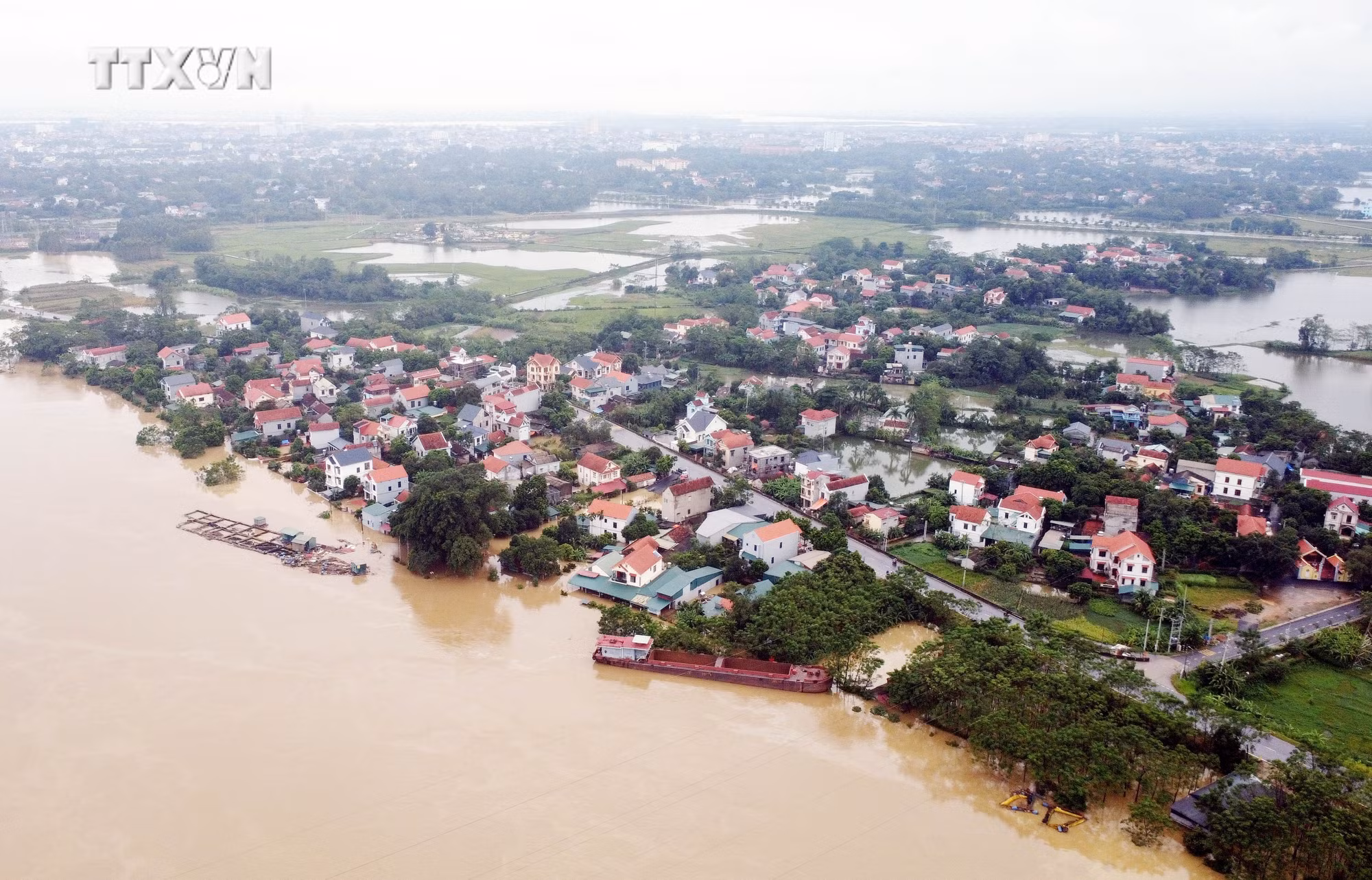 vna_potal_thanh_pho_viet_tri_phu_tho_kip_thoi_di_doi_nhung_ho_bi_ngap_lut_ra_khoi_vung_nguy_hiem_7589174.jpg