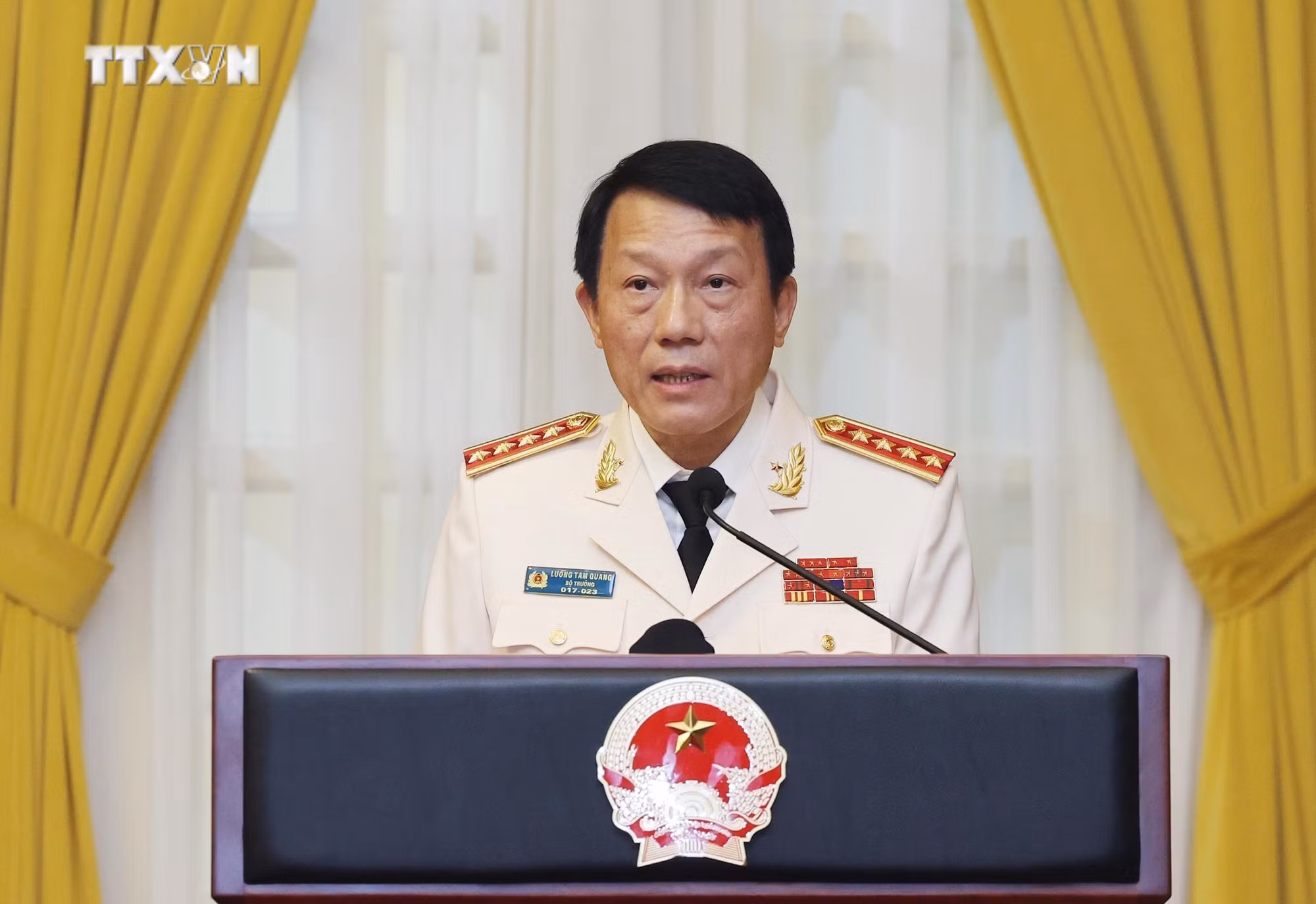 vna_potal_tong_bi_thu_chu_tich_nuoc_trao_quyet_dinh_thang_quan_ham_cap_tuong_cho_lanh_dao_bo_quoc_phong_va_bo_cong_an_7661392.jpg
