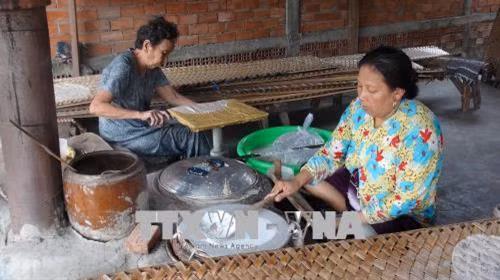 Bến Tre nhộn nhịp làng nghề vào vụ Tết