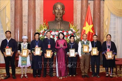 Phó Chủ tịch nước Đặng Thị Ngọc Thịnh gặp mặt Đoàn đại biểu người dân tộc thiểu số tiêu biểu tỉnh Cao Bằng