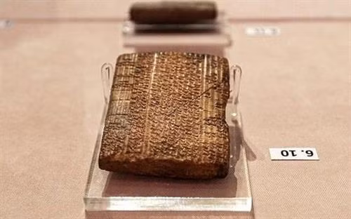 Iran trưng bày 300 phiến đất sét cổ được Mỹ trao trả