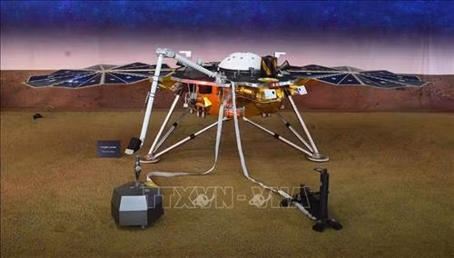 Thiết bị đổ bộ của NASA thu được xung động lạ trên Sao Hỏa