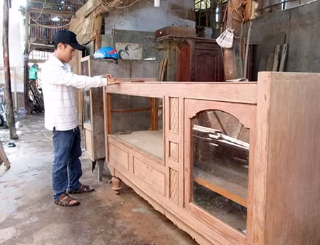 “Tết đến, nghề mộc làm mỏi tay luôn”