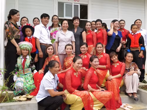 Phó Chủ tịch nước Nguyễn Thị Doan dự lễ khánh thành nhà ở nội trú trường Thuần Mang (Bắc Kạn)