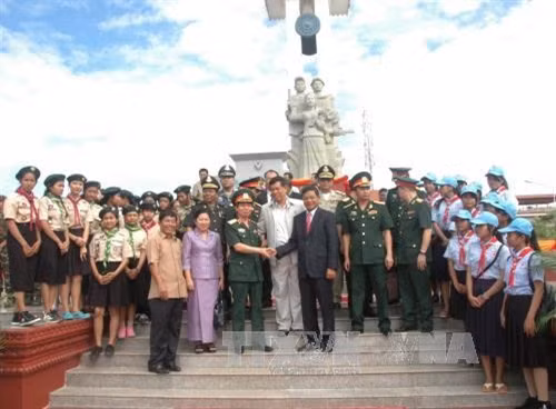 Khánh thành tượng đài hữu nghị Việt Nam - Campuchia và Đài độc lập tỉnh Kompong Chhnang