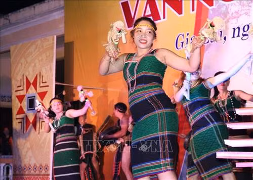 Festival văn hóa Cồng chiêng Tây Nguyên 2018: Sinh hoạt văn nghệ dân gian