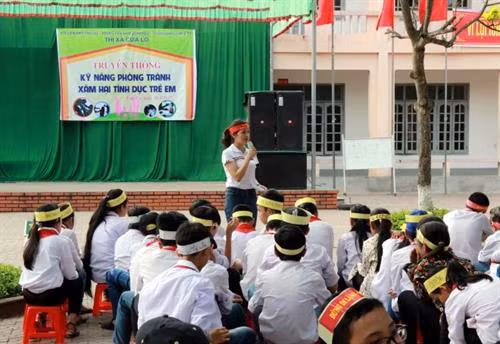 Chống xâm hại tình dục trẻ nam – cần lấp khoảng trống pháp lý và nhận thức