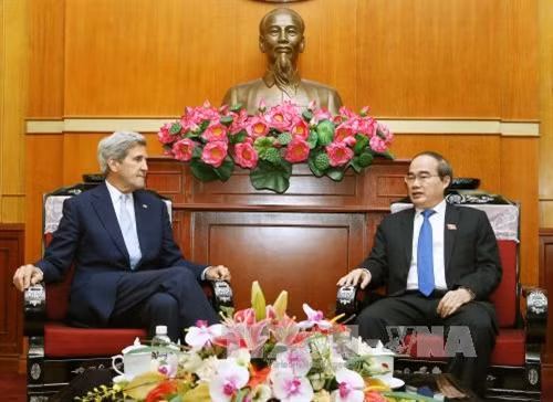 Bí thư Thành ủy Thành phố Hồ Chí Minh Nguyễn Thiện Nhân tiếp cựu Ngoại trưởng Hoa Kỳ John Kerry