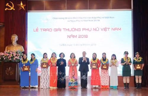 Lễ trao "Giải thưởng Phụ nữ Việt Nam 2018"