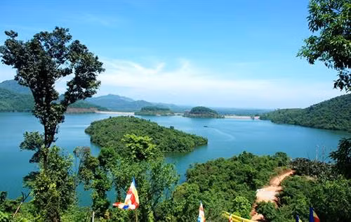 "Đánh thức" tiềm năng du lịch sinh thái Bạch Mã
