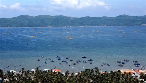 Vịnh Xuân Đài thơ mộng và hoang sơ