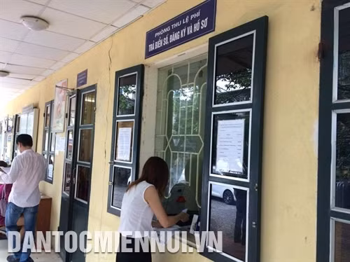 Người dân hài lòng khi làm thủ tục sang tên đổi chủ xe máy